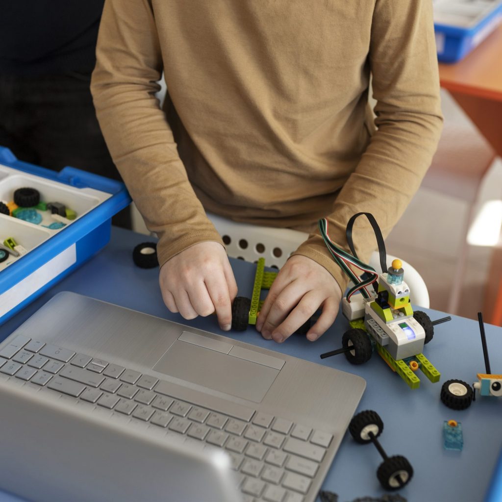 kid-building-robot-using-electronic-parts